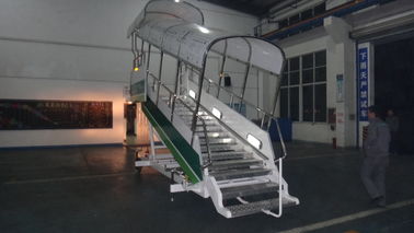 China Steile Flugzeug-Passagier-Antitreppe 15000 Millimeter-Drehenradius-einfaches Bewegen fournisseur