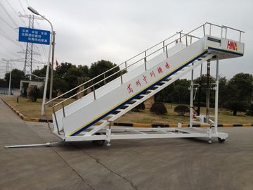 China Dauerhafte Towable Passagier-Treppe L 5795 x W x 1760 H 3850 Millimeter Gesamt fournisseur